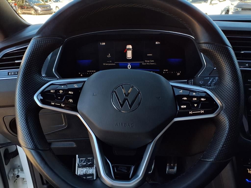 Used 2022 Volkswagen Tiguan SE R-Line image 12