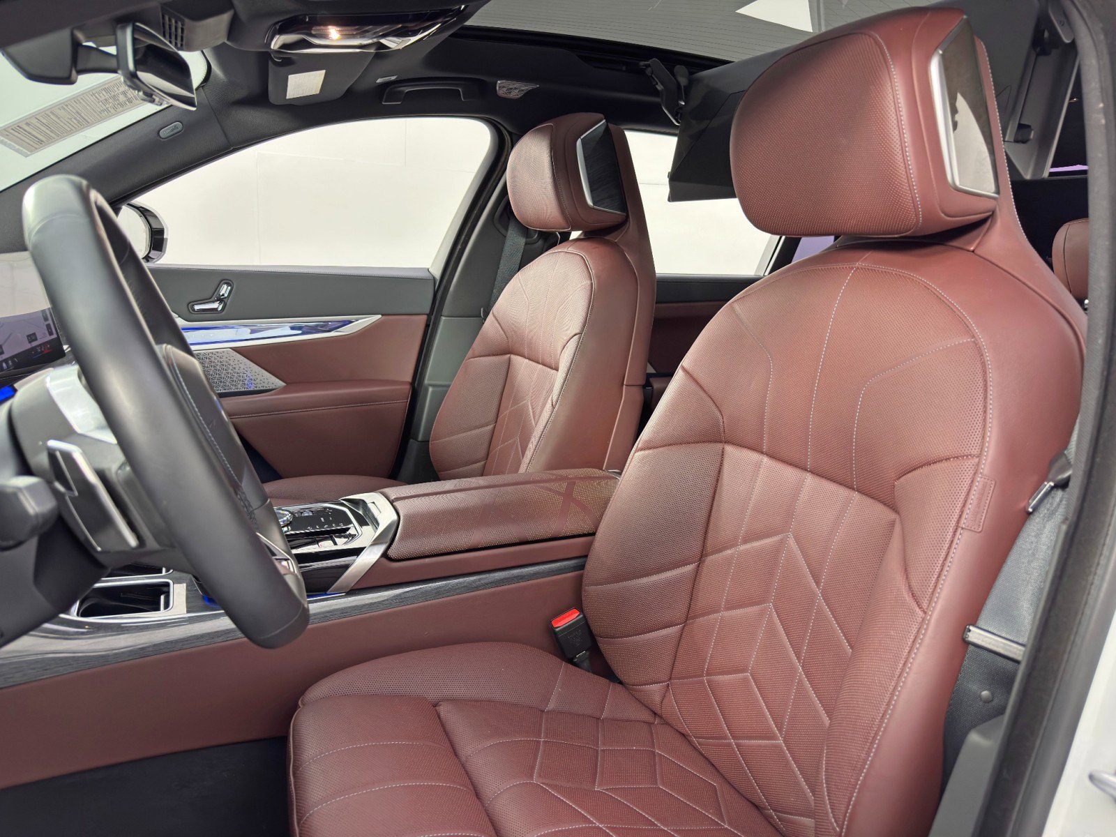 Used 2023 BMW i7 xDrive60 w/ Executive Package 2 image 50