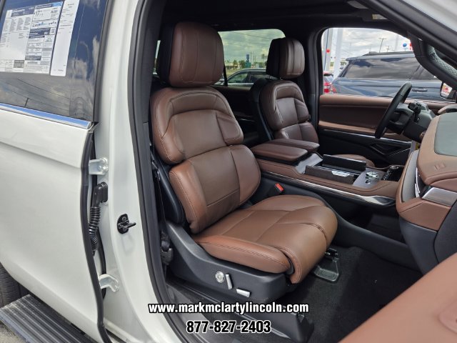 New 2026 Lincoln Navigator Reserve AWD/4WD image 14