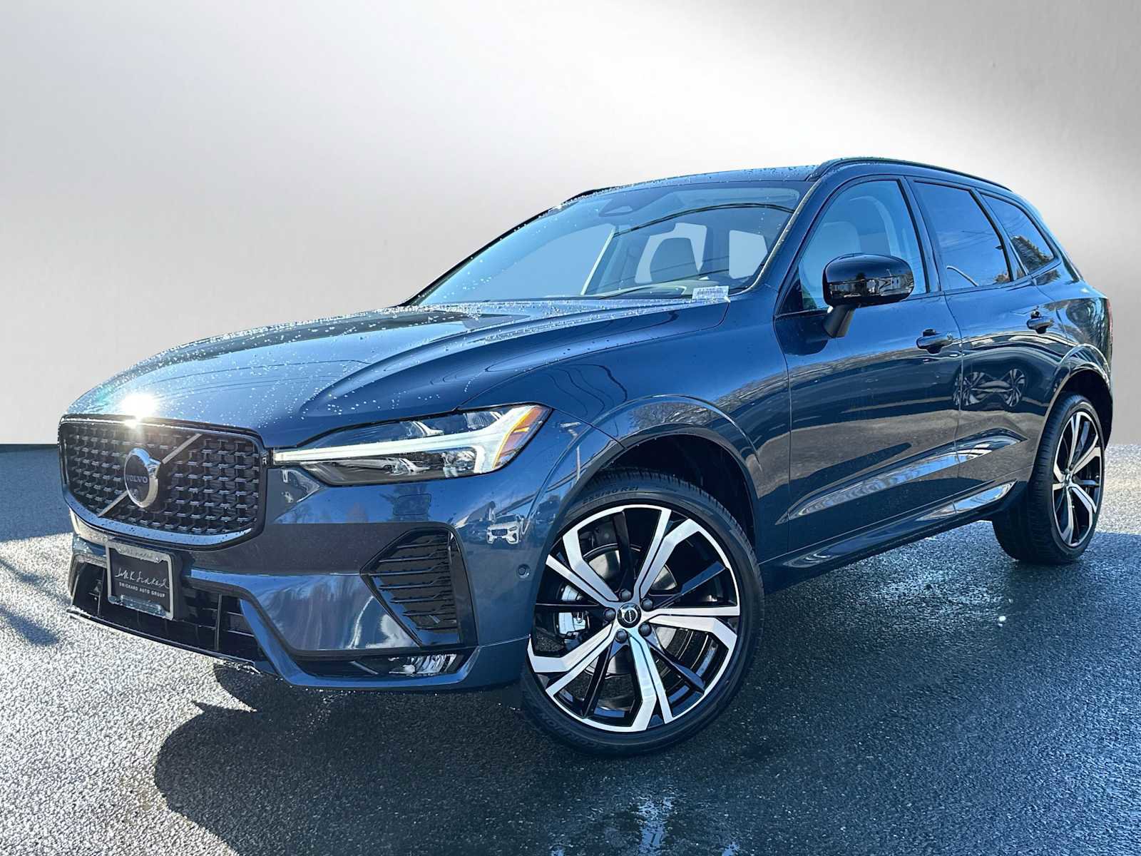 Used 2025 Volvo XC60 B5 Ultra w/ Protection Package Premier image 3