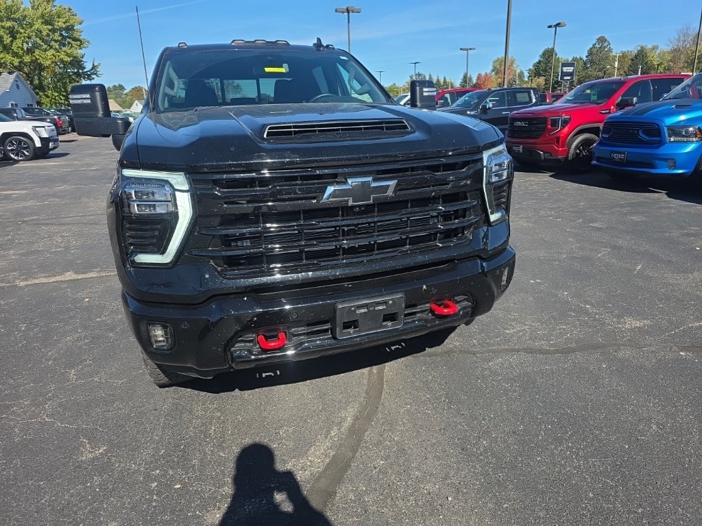Used 2026 Chevrolet Silverado 2500 LTZ w/ LTZ Plus Package AWD/4WD image 3