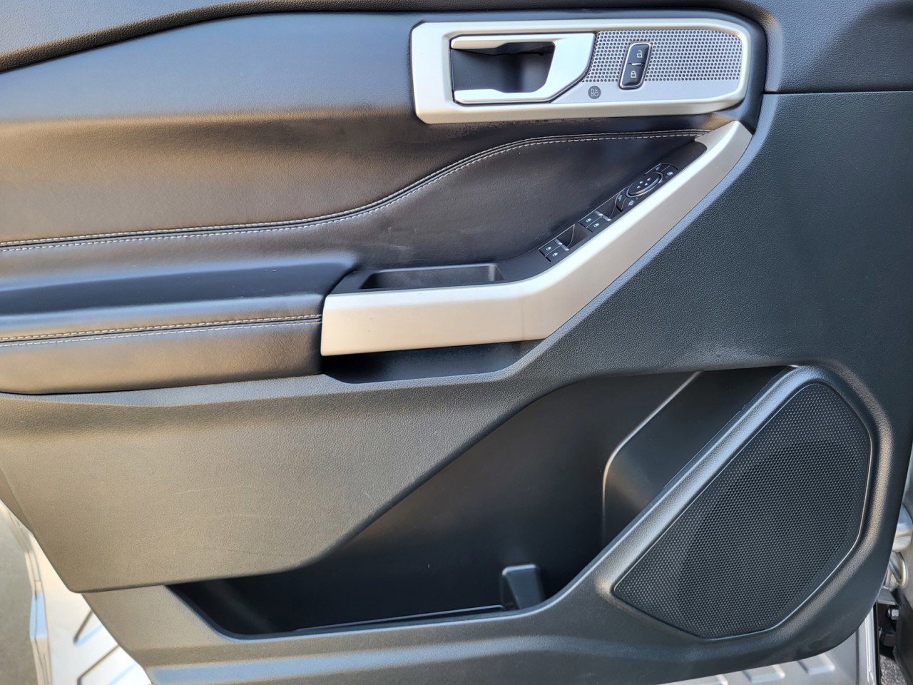 Used 2023 Ford Explorer Limited image 25