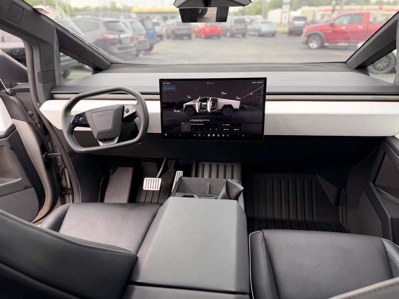 Used 2024 Tesla Cybertruck AWD Crew Cab image 40