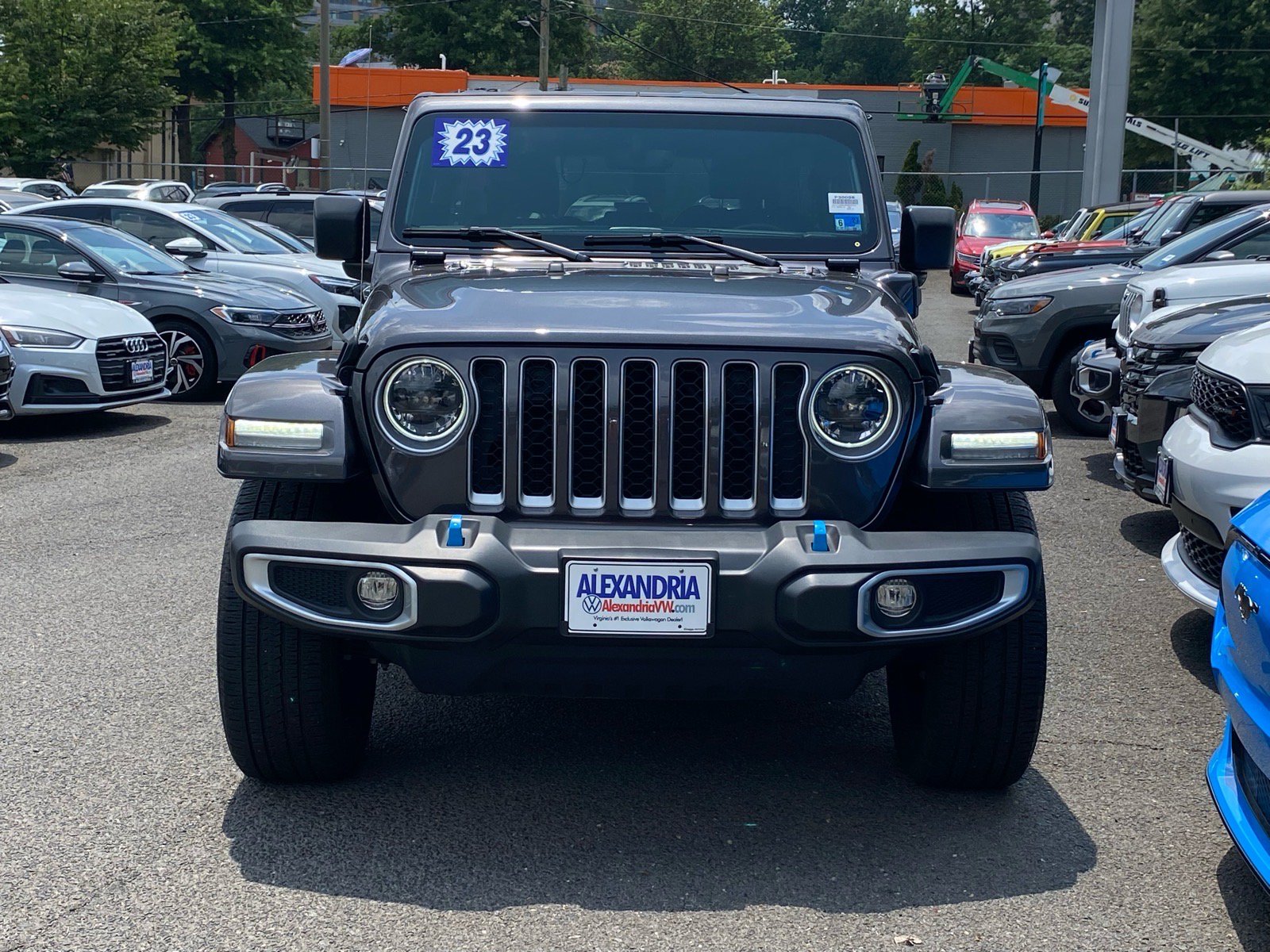 Used 2023 Jeep Wrangler Unlimited Sahara w/ Cold Weather Group AWD/4WD image 6