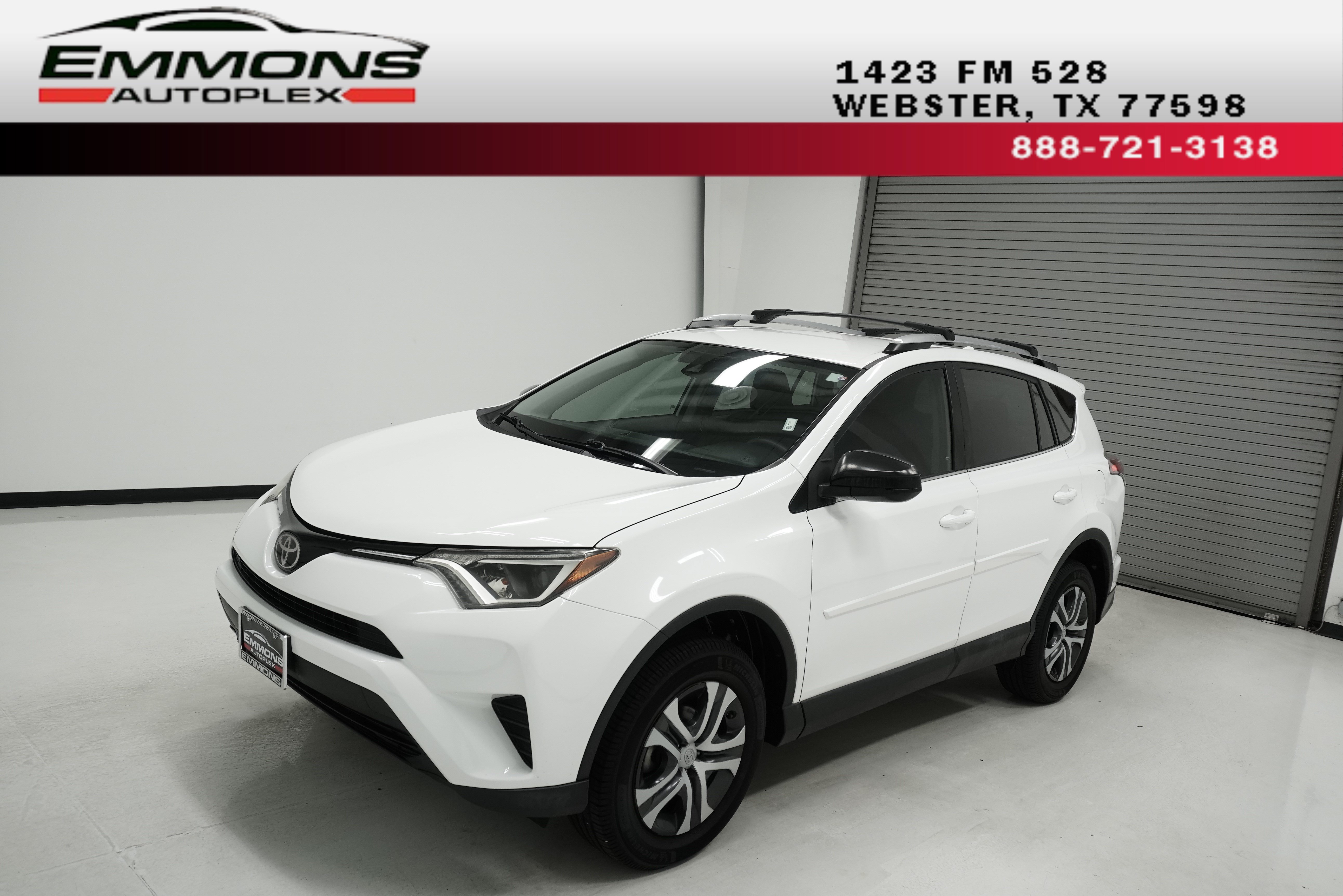 Used 2017 Toyota RAV4 LE FWD image 1