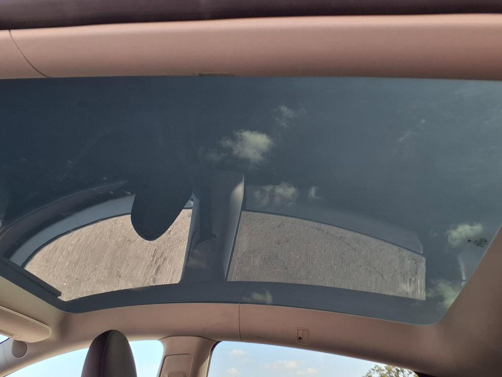 Used 2025 Tesla Model Y Long Range RWD image 22