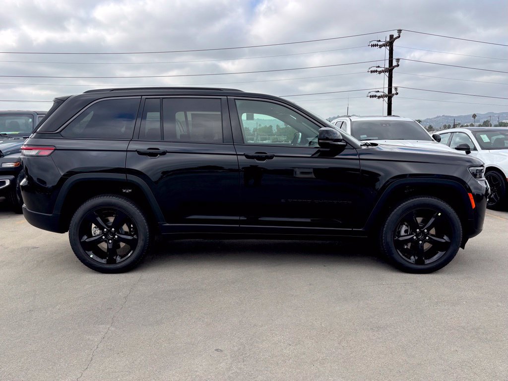 New 2027 Jeep Grand Cherokee Limited AWD/4WD image 2