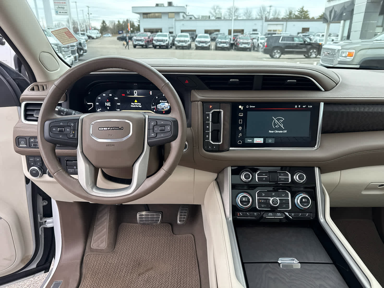 Used 2023 GMC Yukon Denali image 12