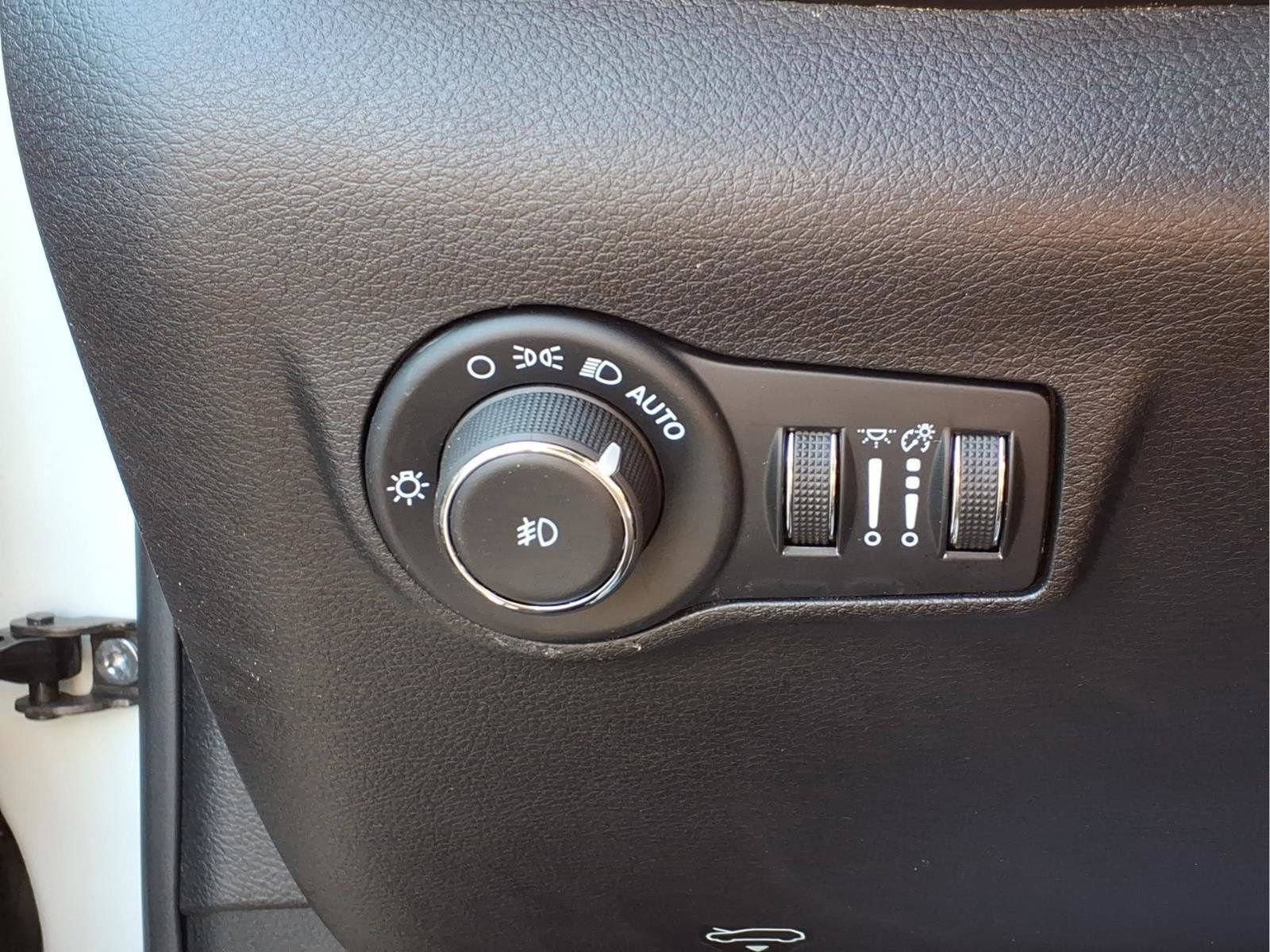 Used 2025 Jeep Compass Latitude image 15