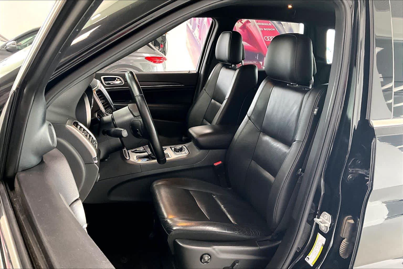 Used 2018 Jeep Grand Cherokee Limited AWD/4WD image 9