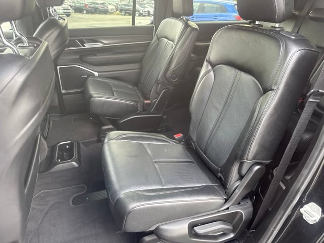Used 2024 Jeep Wagoneer L Series II AWD/4WD image 14
