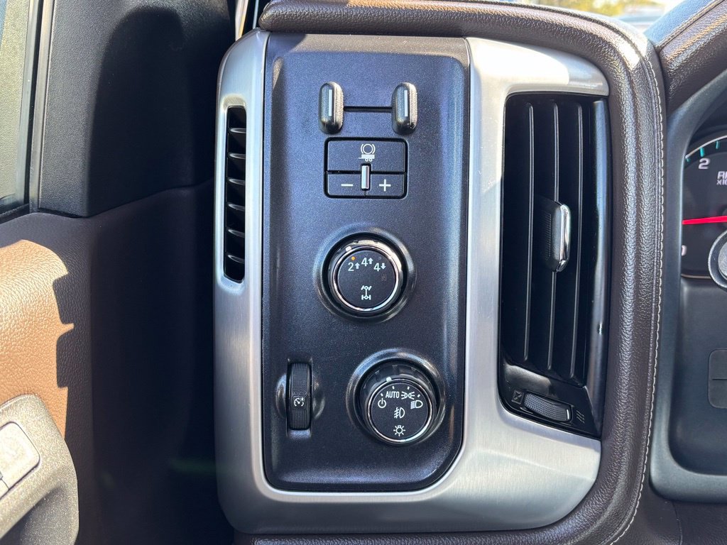 Used 2017 GMC Sierra 2500 SLT w/ Suspension Package, Off-Road AWD/4WD image 32