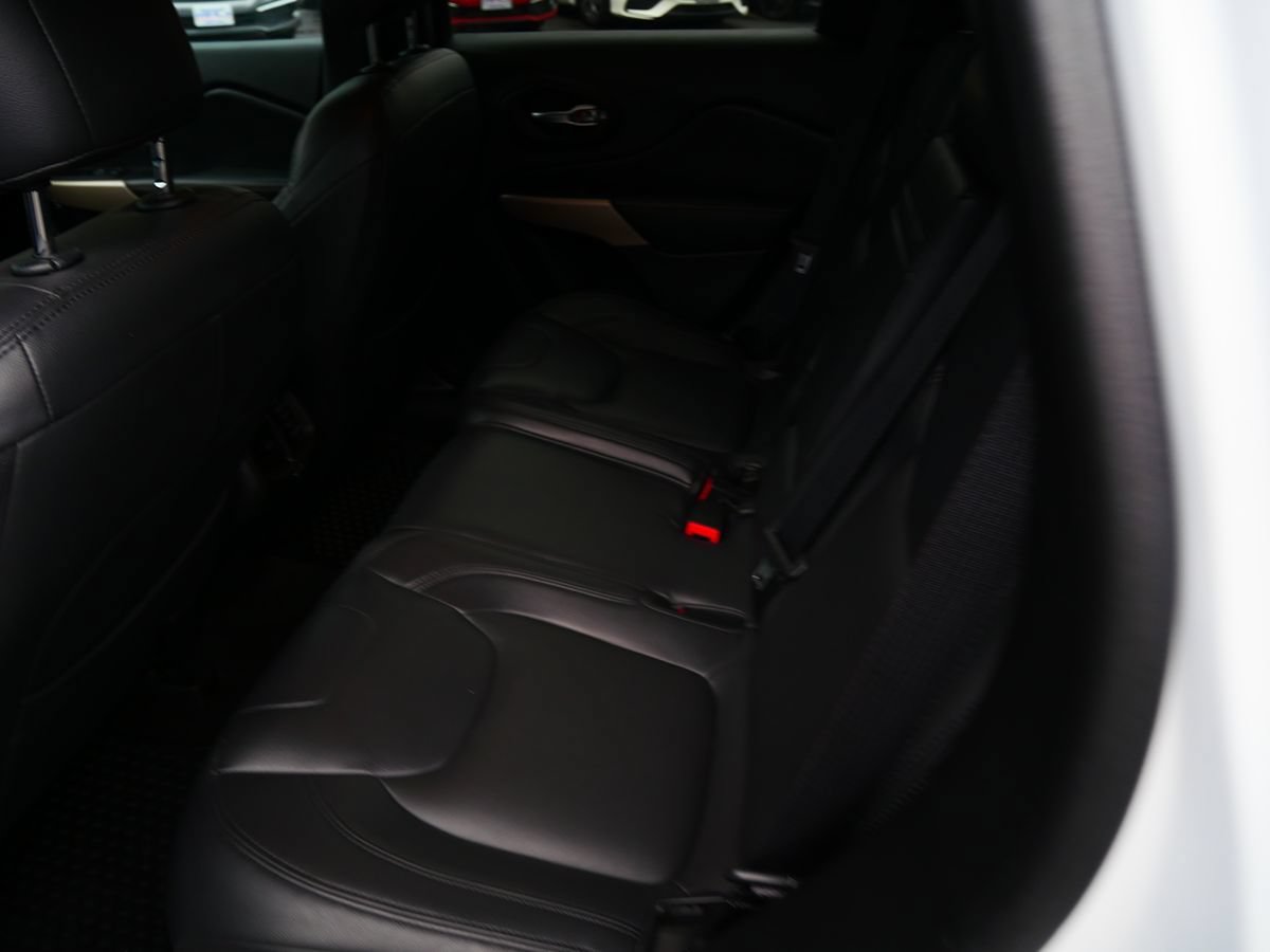 Used 2017 Jeep Cherokee Sport AWD/4WD image 19
