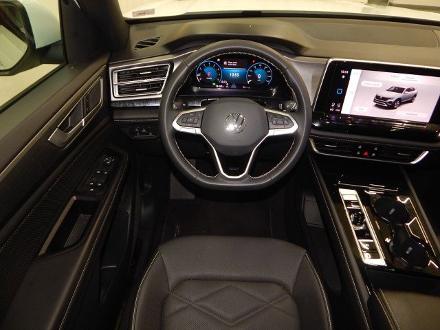 Used 2024 Volkswagen Atlas Cross Sport SE image 13