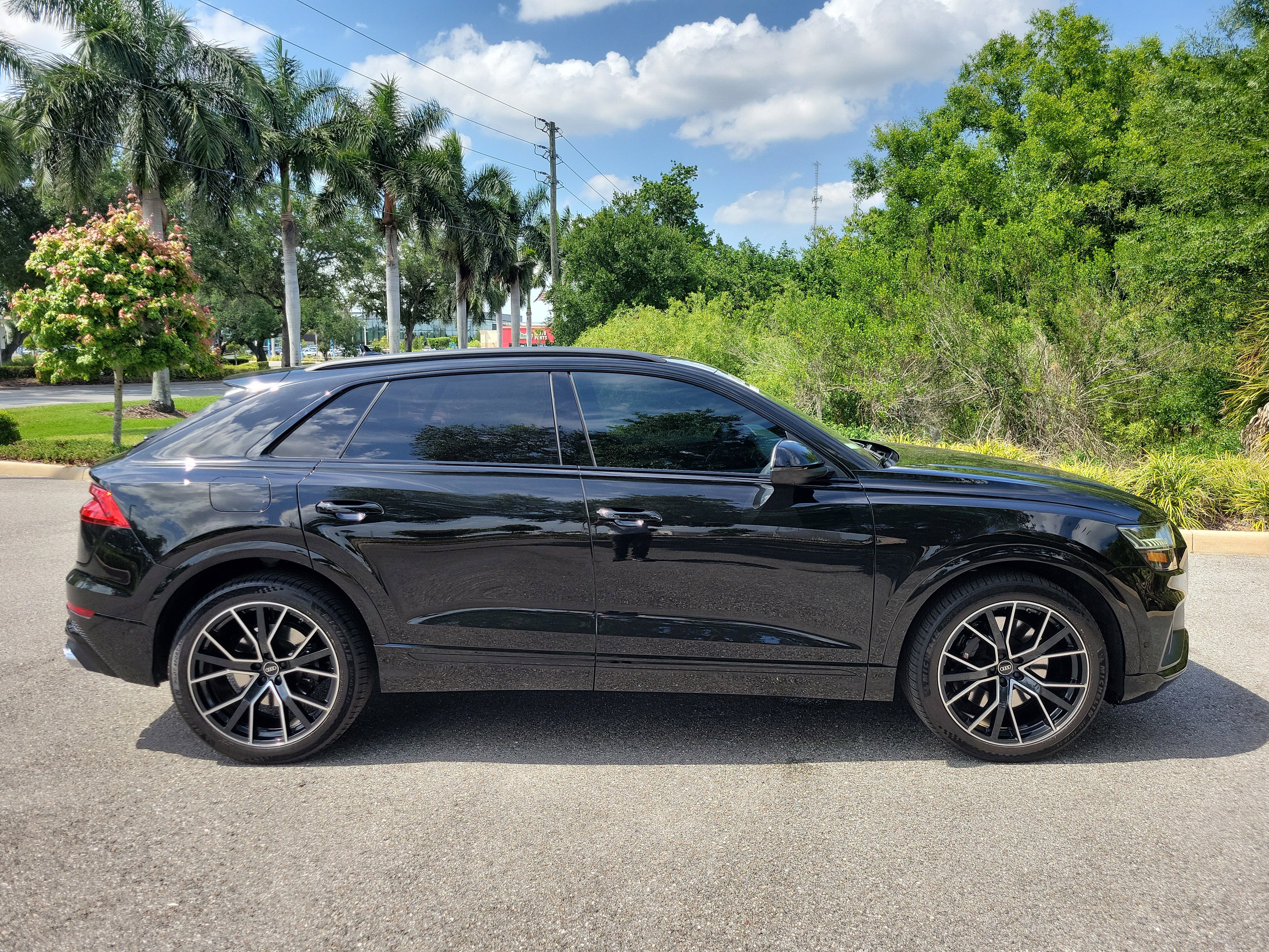 Used 2023 Audi SQ8 Prestige w/ Prestige Package image 3