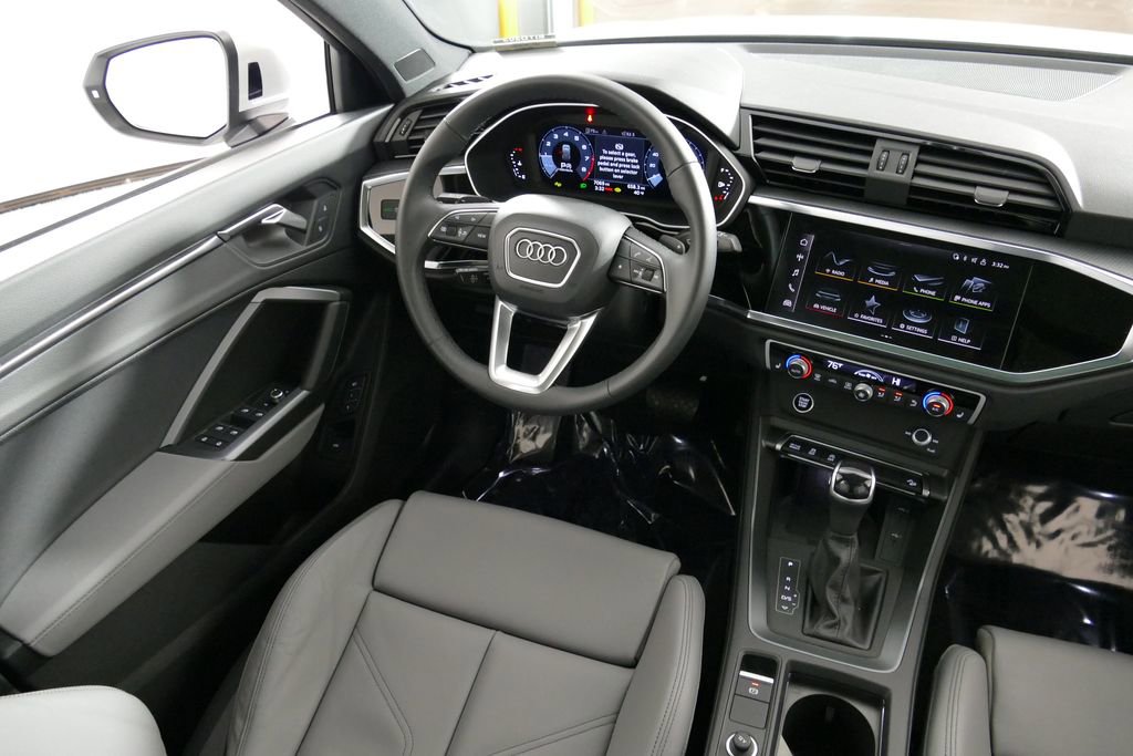 Used 2025 Audi Q3 2.0T Premium image 10