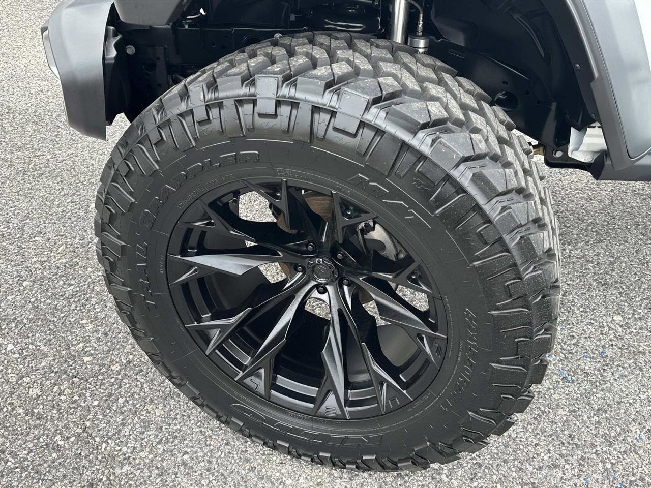 Used 2025 Jeep Gladiator Sport image 9