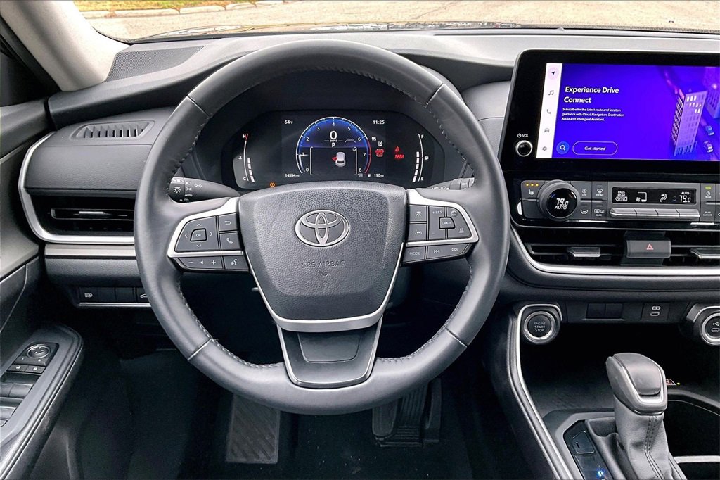 Used 2025 Toyota Grand Highlander XLE image 4