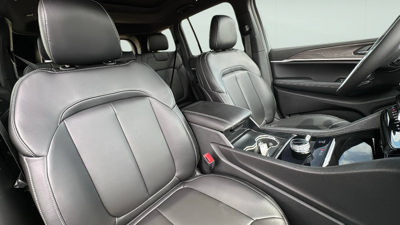 New 2026 Jeep Grand Cherokee Limited w/ Limited Altitude Package AWD/4WD image 21