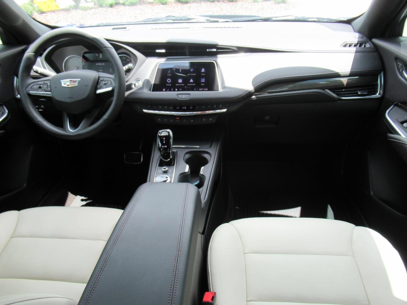 Used 2022 Cadillac XT4 Sport w/ Comfort Package FWD image 12