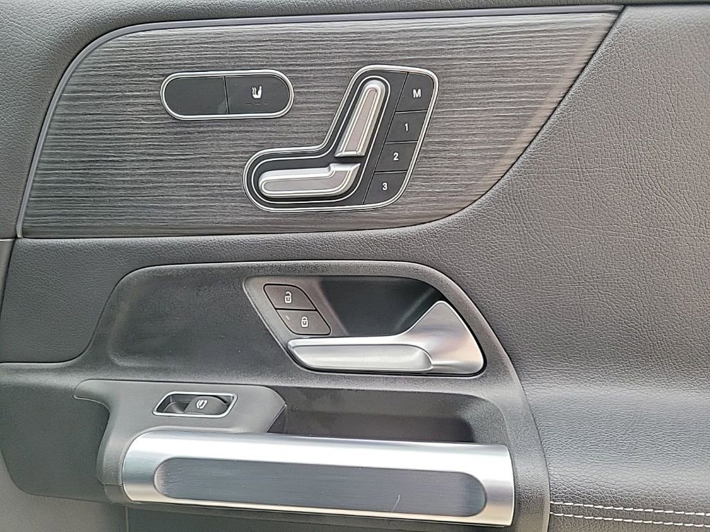Used 2022 Mercedes-Benz GLB 250 4MATIC image 18