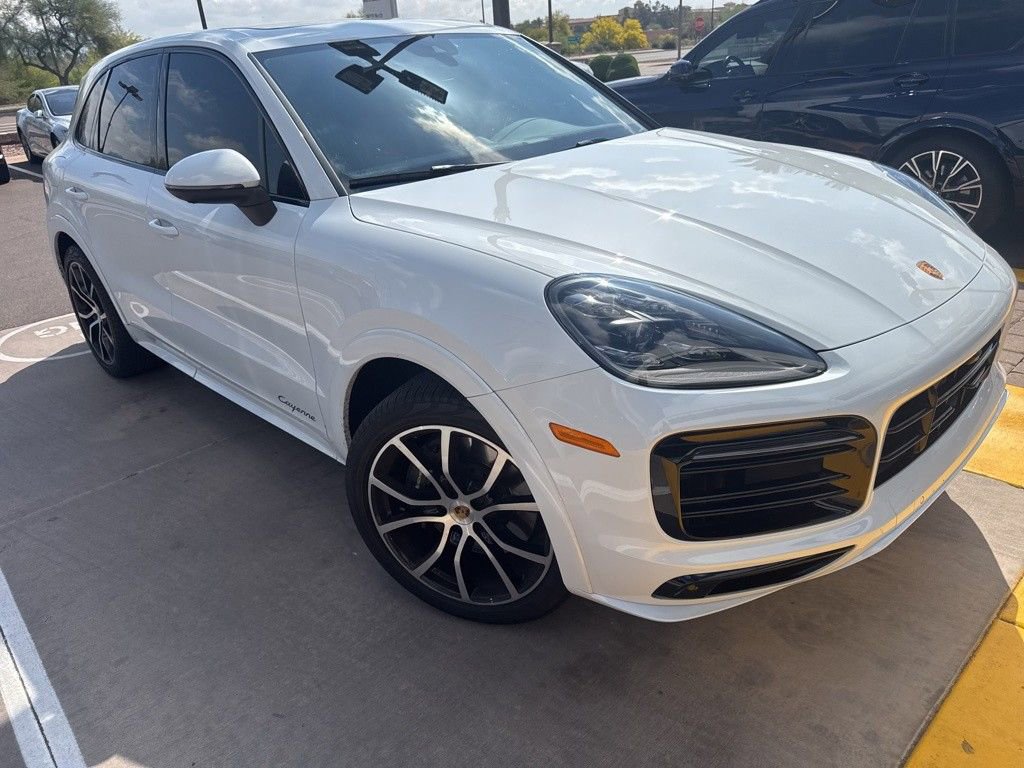 Used 2022 Porsche Cayenne Platinum Edition image 4