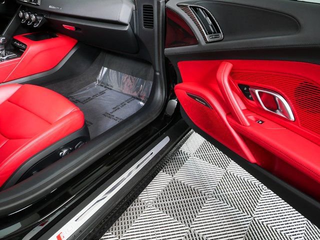 Used 2018 Audi R8 V10 w/ Premium Package image 21