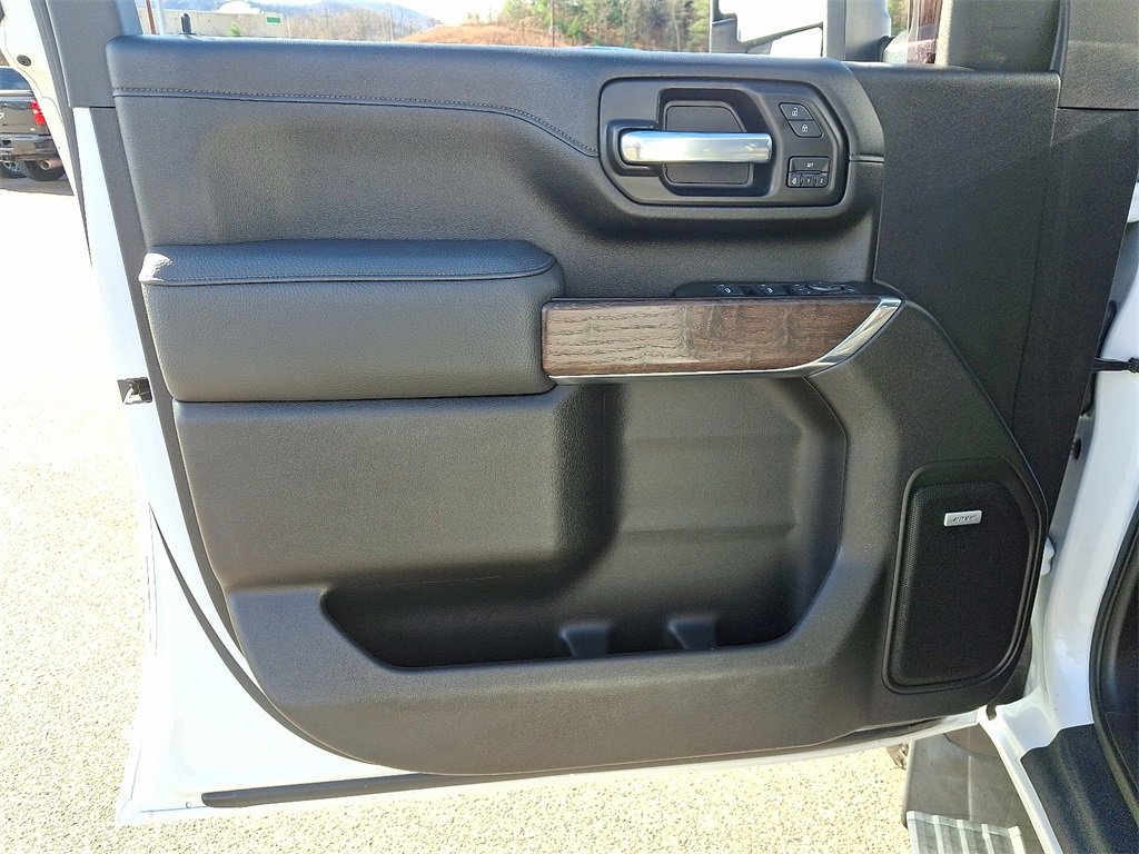 Used 2021 GMC Sierra 3500 Denali w/ Denali Ultimate Package image 12