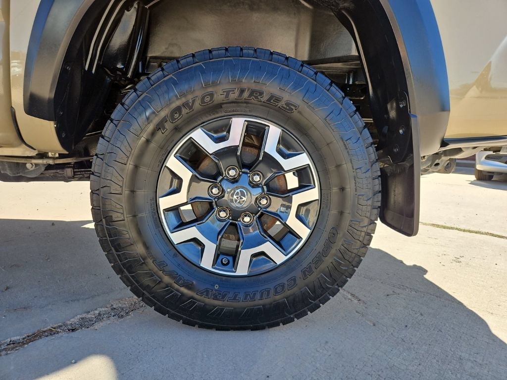 Used 2020 Toyota Tacoma TRD Off-Road w/ Technology Package AWD/4WD image 8