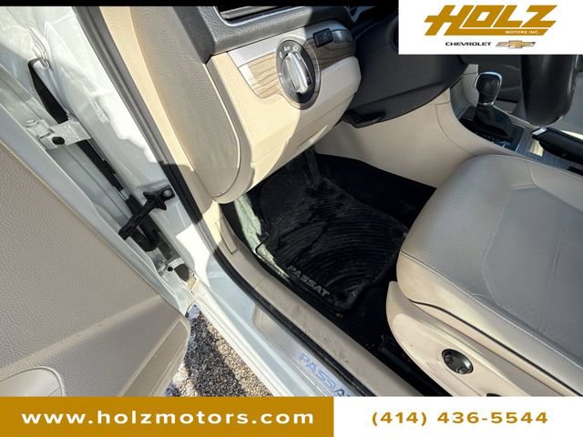 Used 2018 Volkswagen Passat 2.0T SE image 35