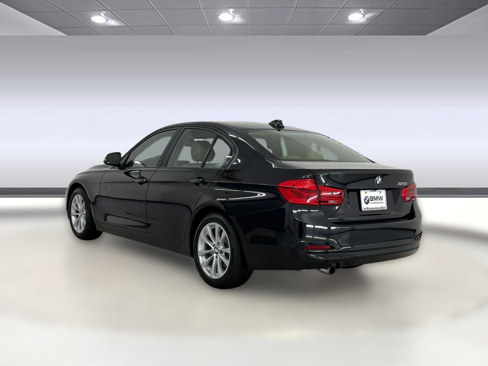 Used 2018 BMW 320i Sedan RWD image 3