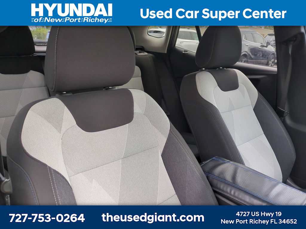 Used 2024 Chevrolet Trax LS w/ LS Convenience Package FWD image 6
