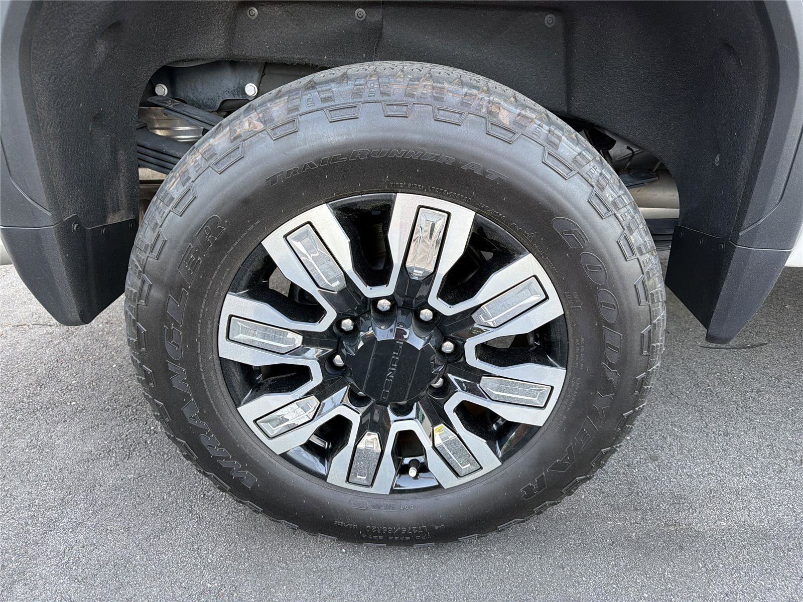 Used 2024 GMC Sierra 2500 Denali w/ Denali Reserve Package image 9