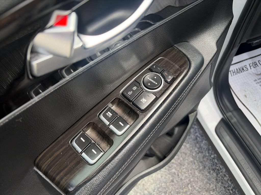 Used 2020 Kia Sorento L FWD image 12