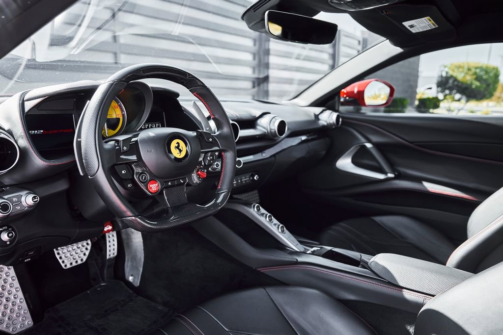 Used 2020 Ferrari 812 Superfast RWD image 2