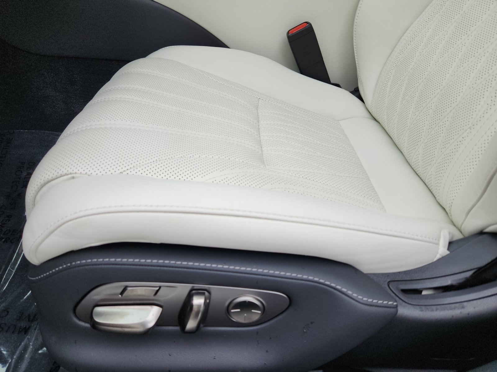 Used 2023 Lexus LS 500h AWD w/ Luxury Package image 14