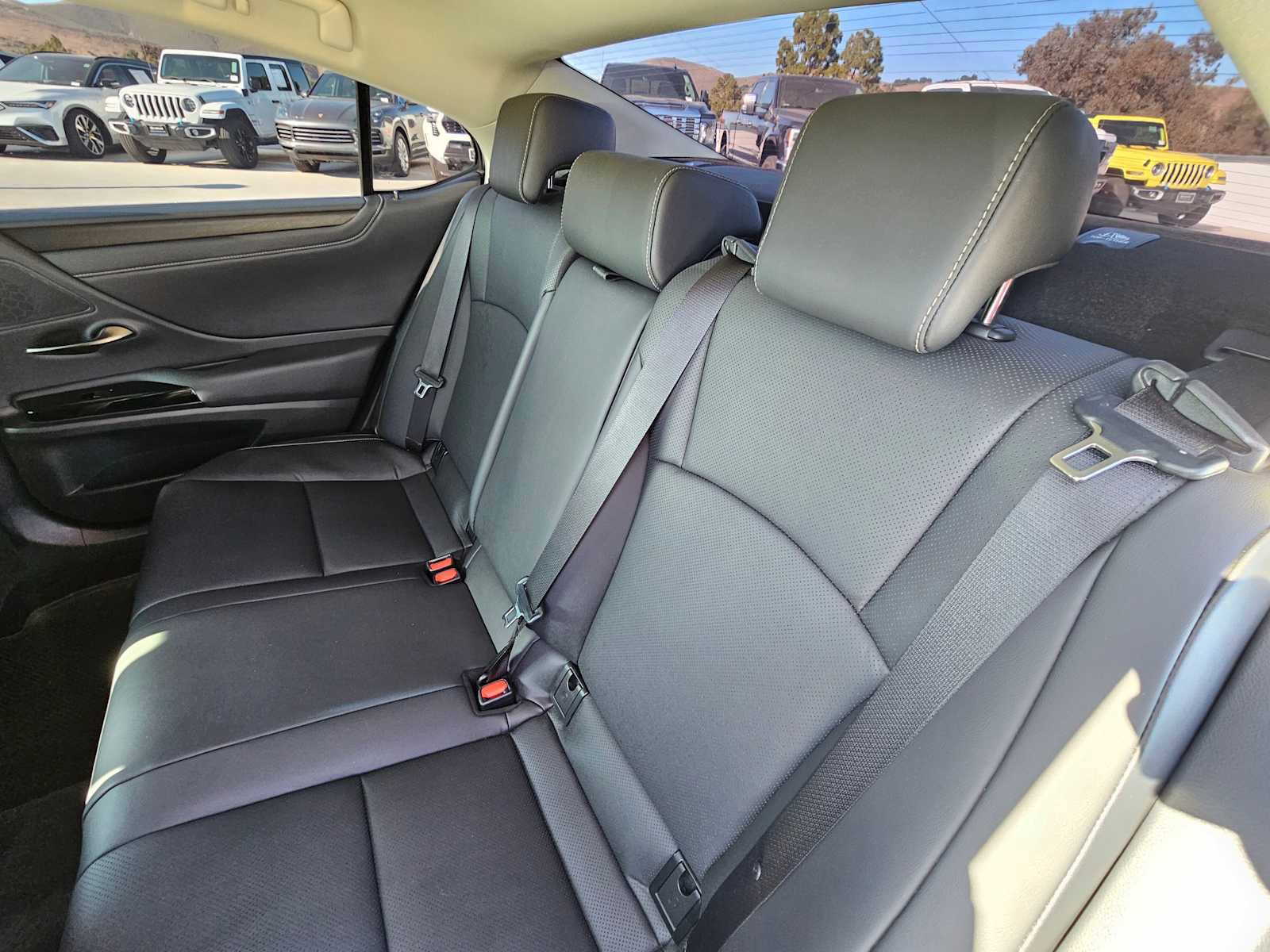 Certified 2025 Lexus ES 300h w/ Premium Package FWD image 17