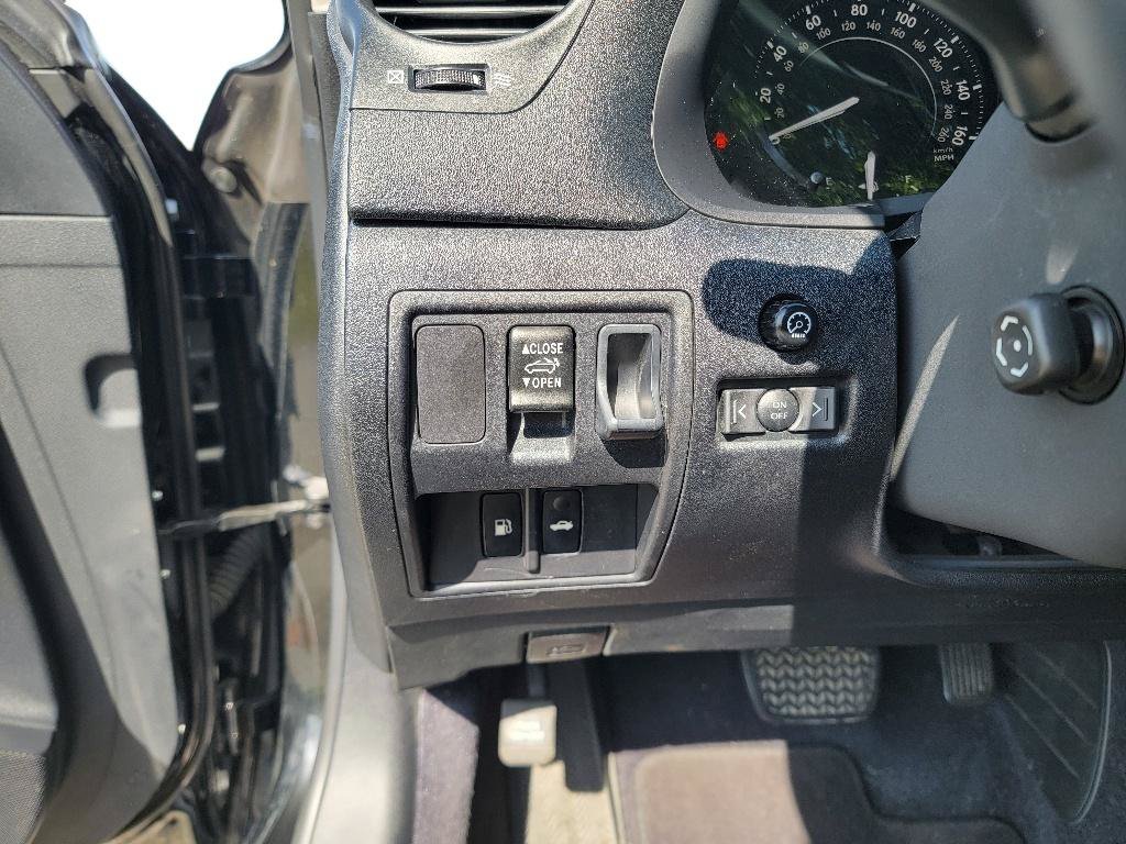 Used 2010 Lexus IS 250C w/ Luxury Pkg RWD image 15