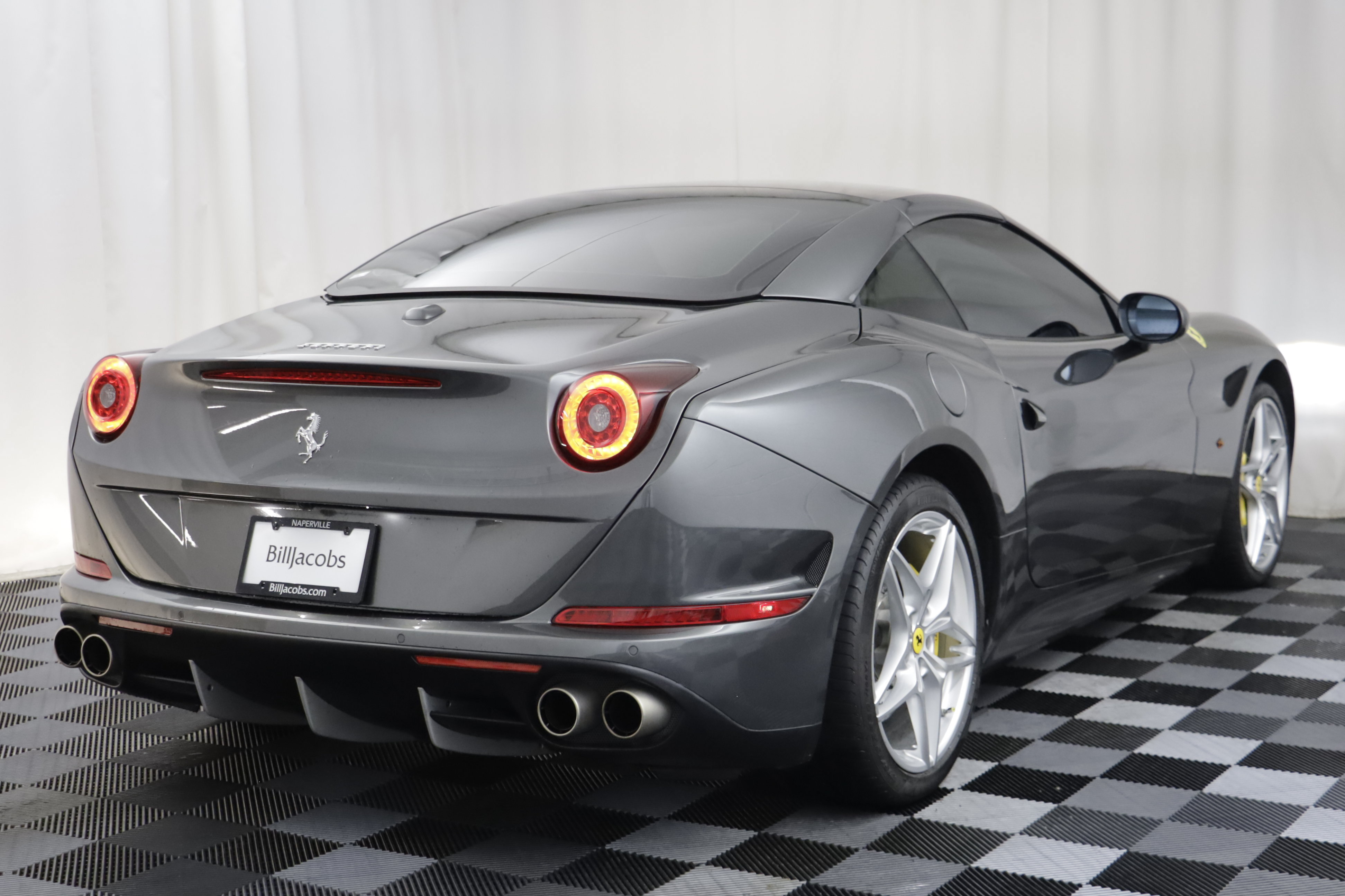 Used 2017 Ferrari California T RWD image 27