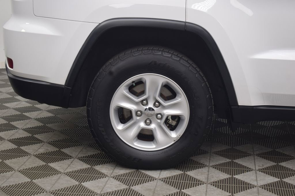 Used 2017 Jeep Grand Cherokee Laredo w/ Quick Order Package 2BE image 28