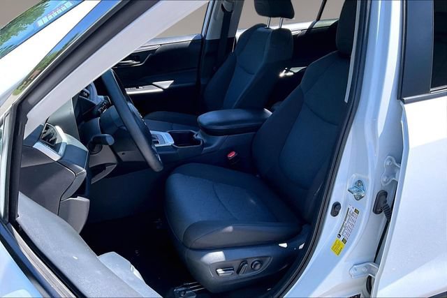 Used 2025 Toyota RAV4 XLE FWD image 19