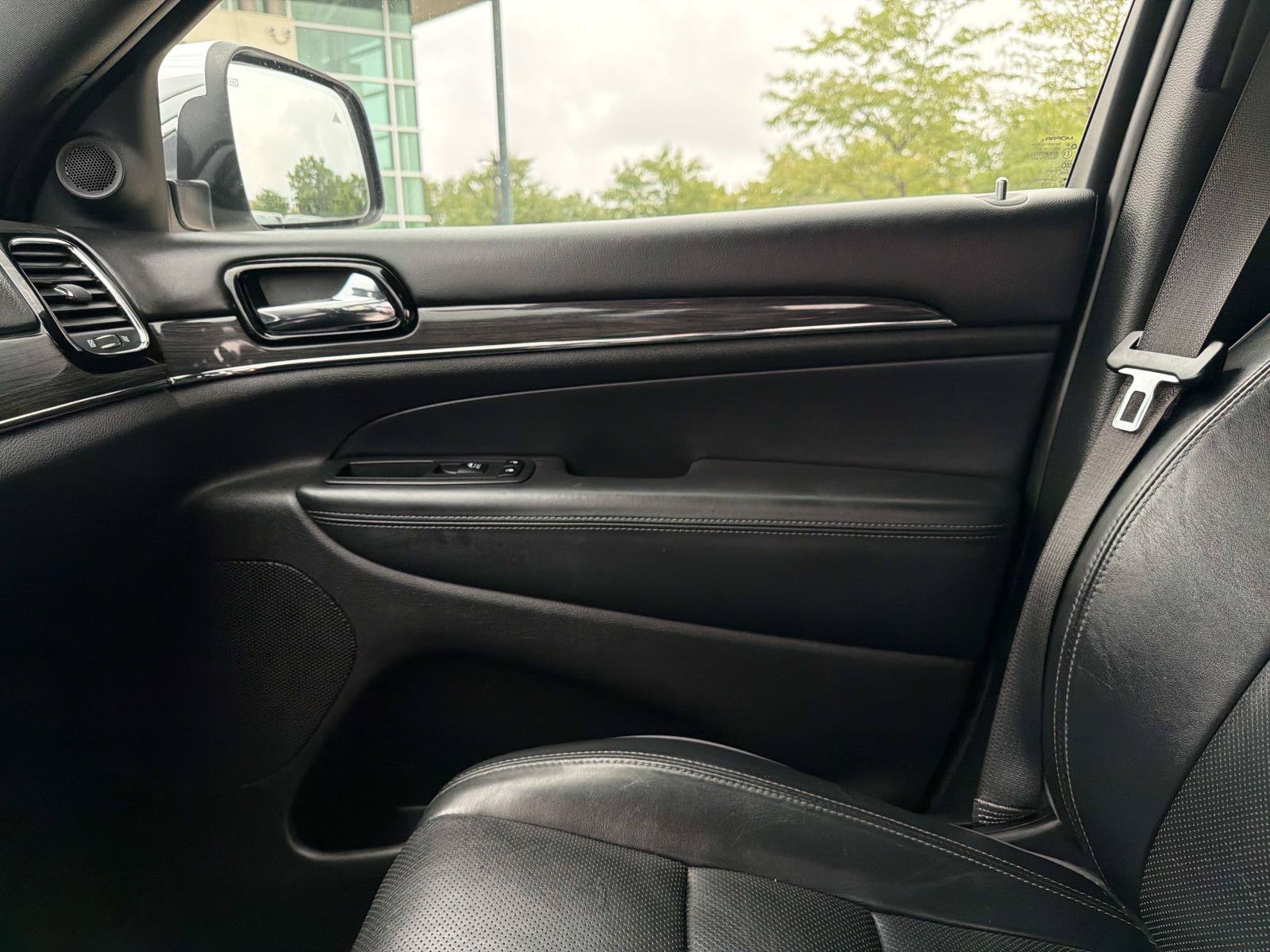 Used 2019 Jeep Grand Cherokee Overland AWD/4WD image 21