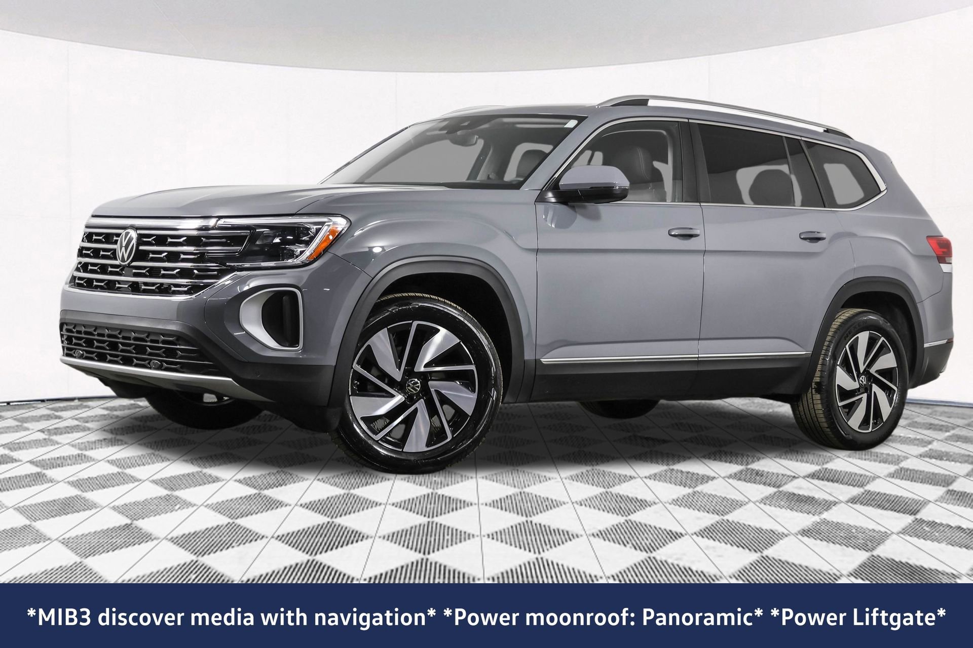 Used 2025 Volkswagen Atlas SEL image 2