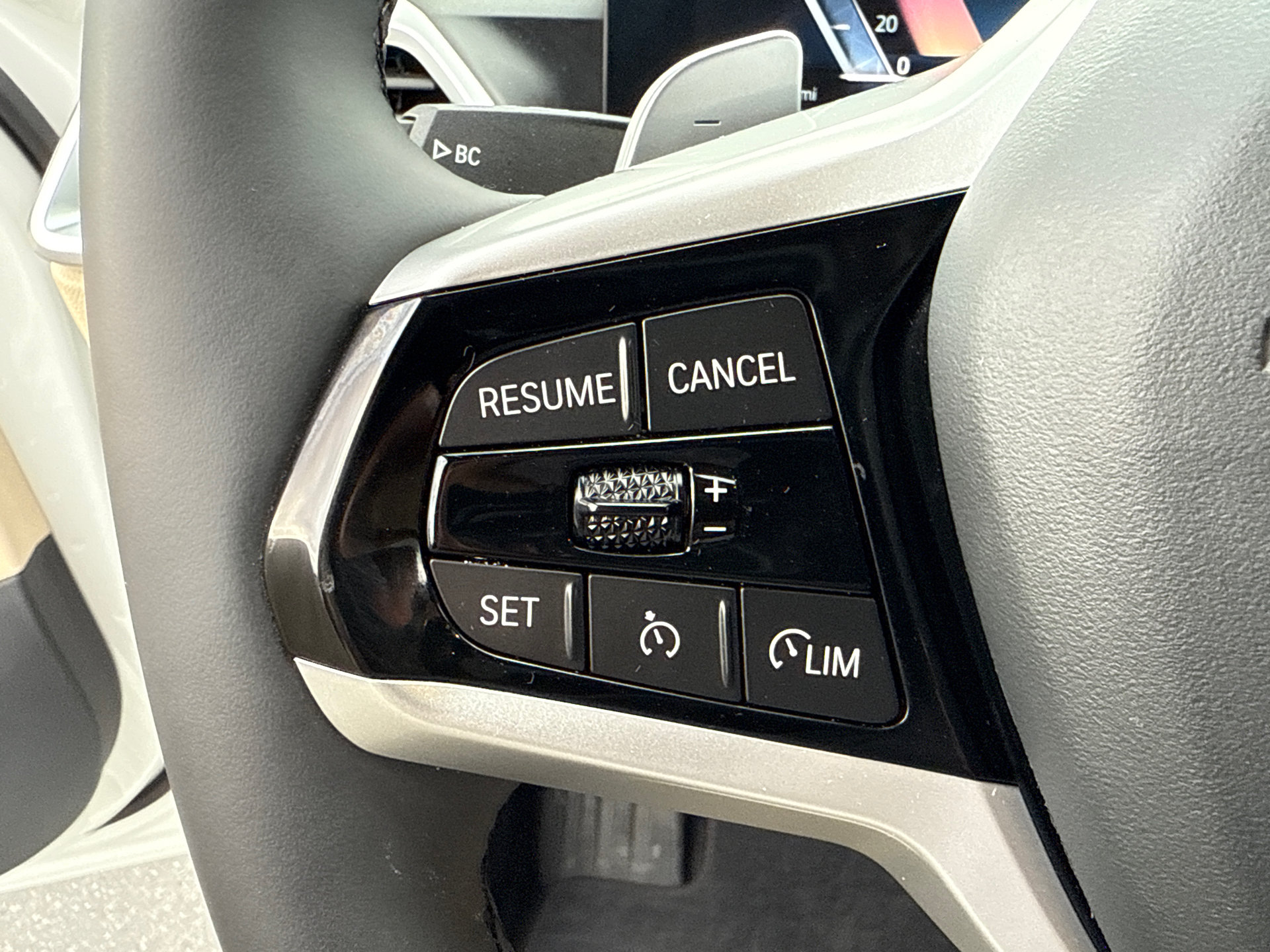 Used 2025 BMW 330i Sedan w/ Convenience Package RWD image 31