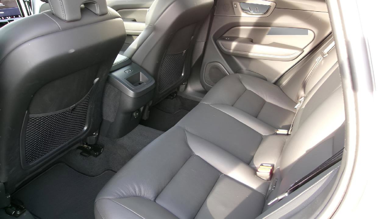 Used 2025 Volvo XC60 B5 Plus AWD/4WD image 9