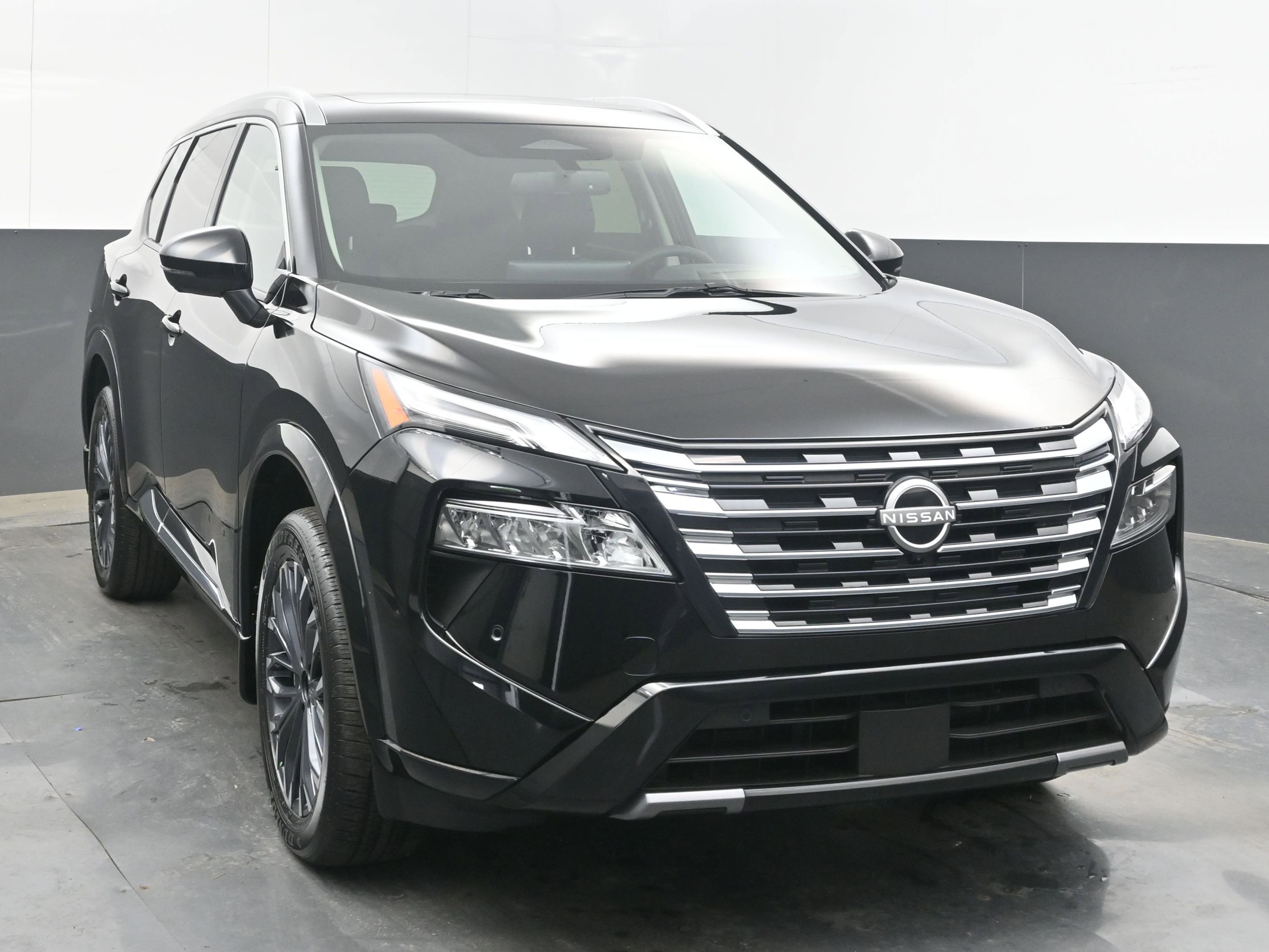 Certified 2025 Nissan Rogue Platinum w/ Tech Package image 2