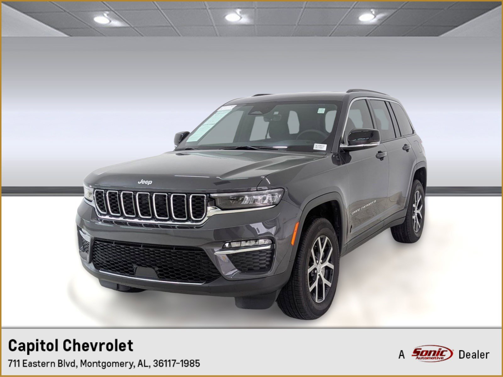 Used 2025 Jeep Grand Cherokee Limited RWD image 1