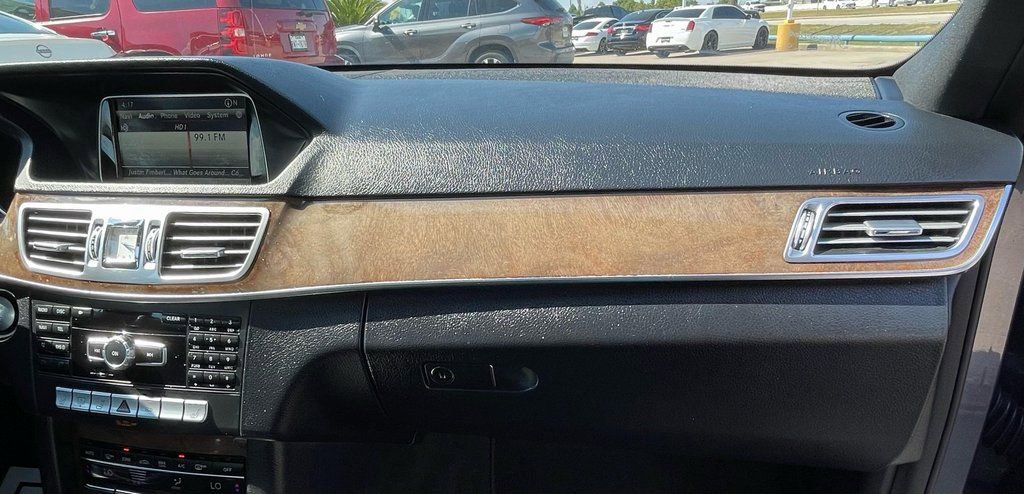 Used 2014 Mercedes-Benz E 350 4MATIC Sedan w/ Premium 1 Package image 31