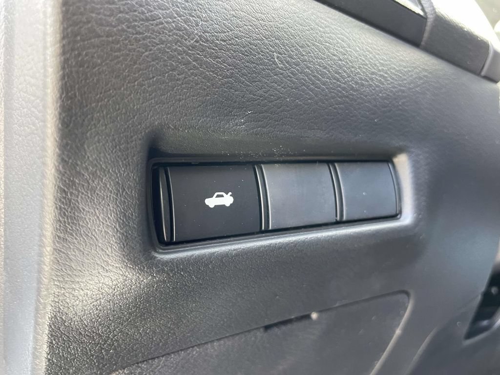 New 2026 Nissan Sentra SR w/ Floor Mat Package FWD image 19