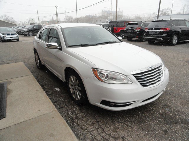 Used 2013 Chrysler 200 Limited image 6